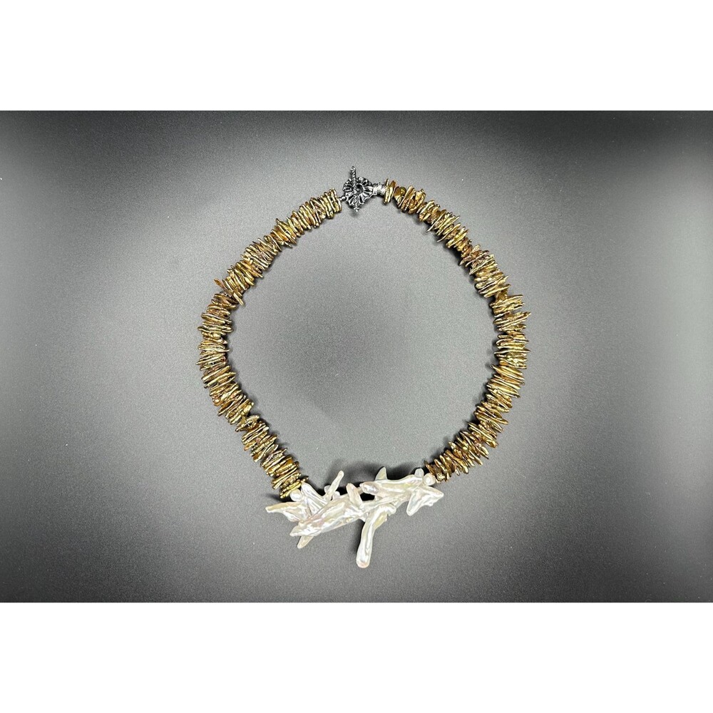 Green Biwa pearl necklace, textured white baroque choker, bronze toggle clasp - Picture 10 of 16
